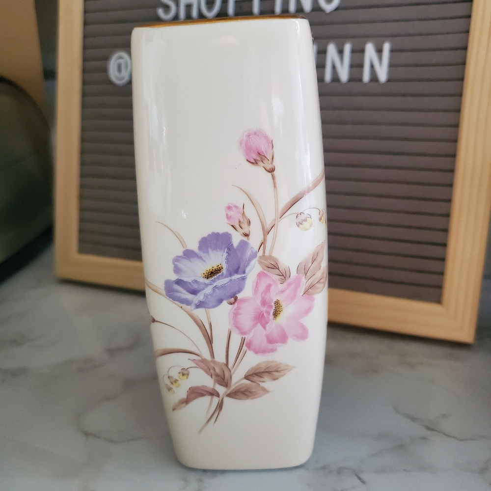 Vintage Asian Floral Porcelain Vase Gold Rim Cream - Picture 1 of 6